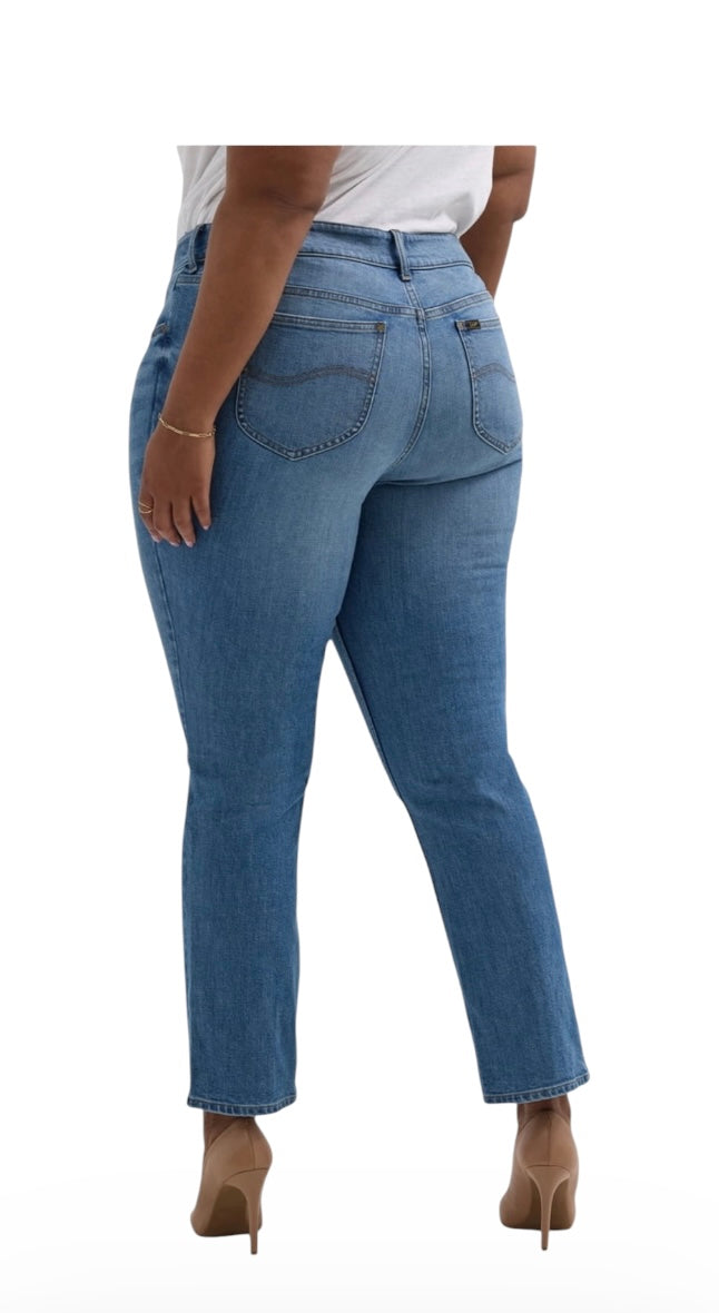 Lee Women’s Plus Midrise Relaxed Fit Straight Leg Jean