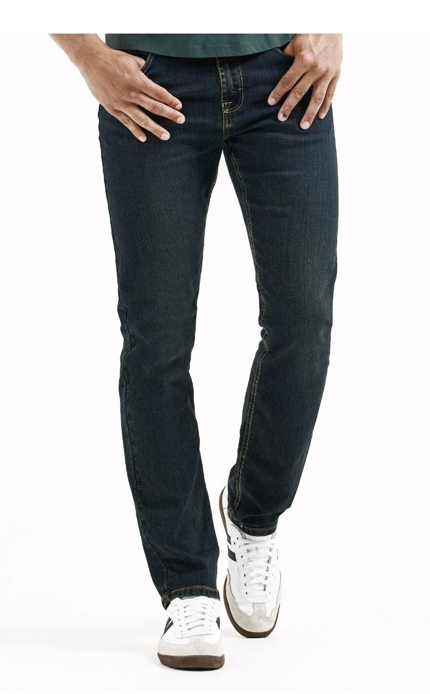 Wrangler Men’s Slim Straight Fit Jeans with Stretch