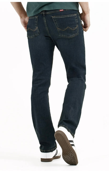 Wrangler Men’s Slim Straight Fit Jeans with Stretch