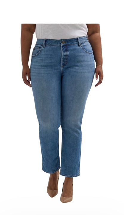 Lee Women’s Plus Midrise Relaxed Fit Straight Leg Jean
