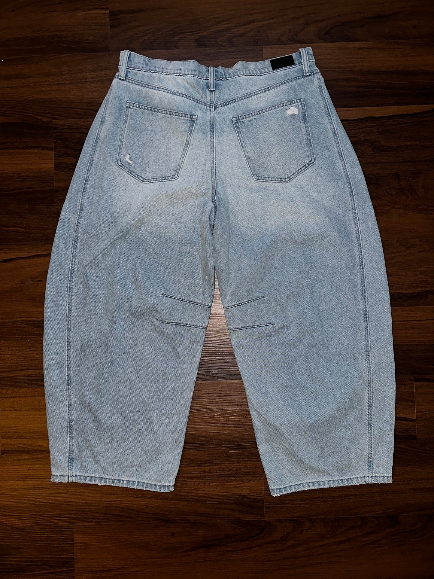 Scoop Women’s High-Rise Ankle Barrel Jeans with Distressed Details