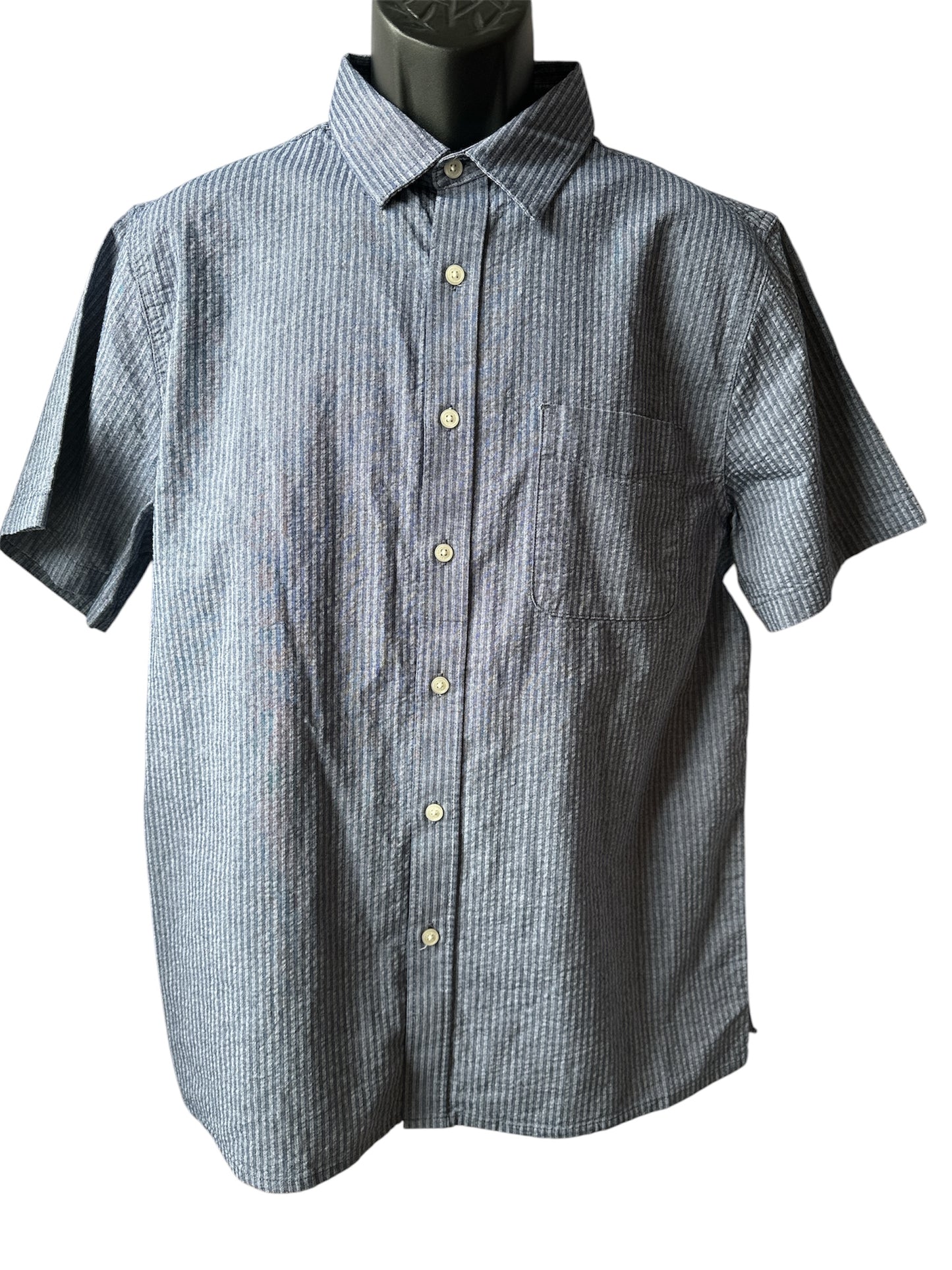 Free Assembly Men's Button Front Seersucker Shirt with Short Sleeves