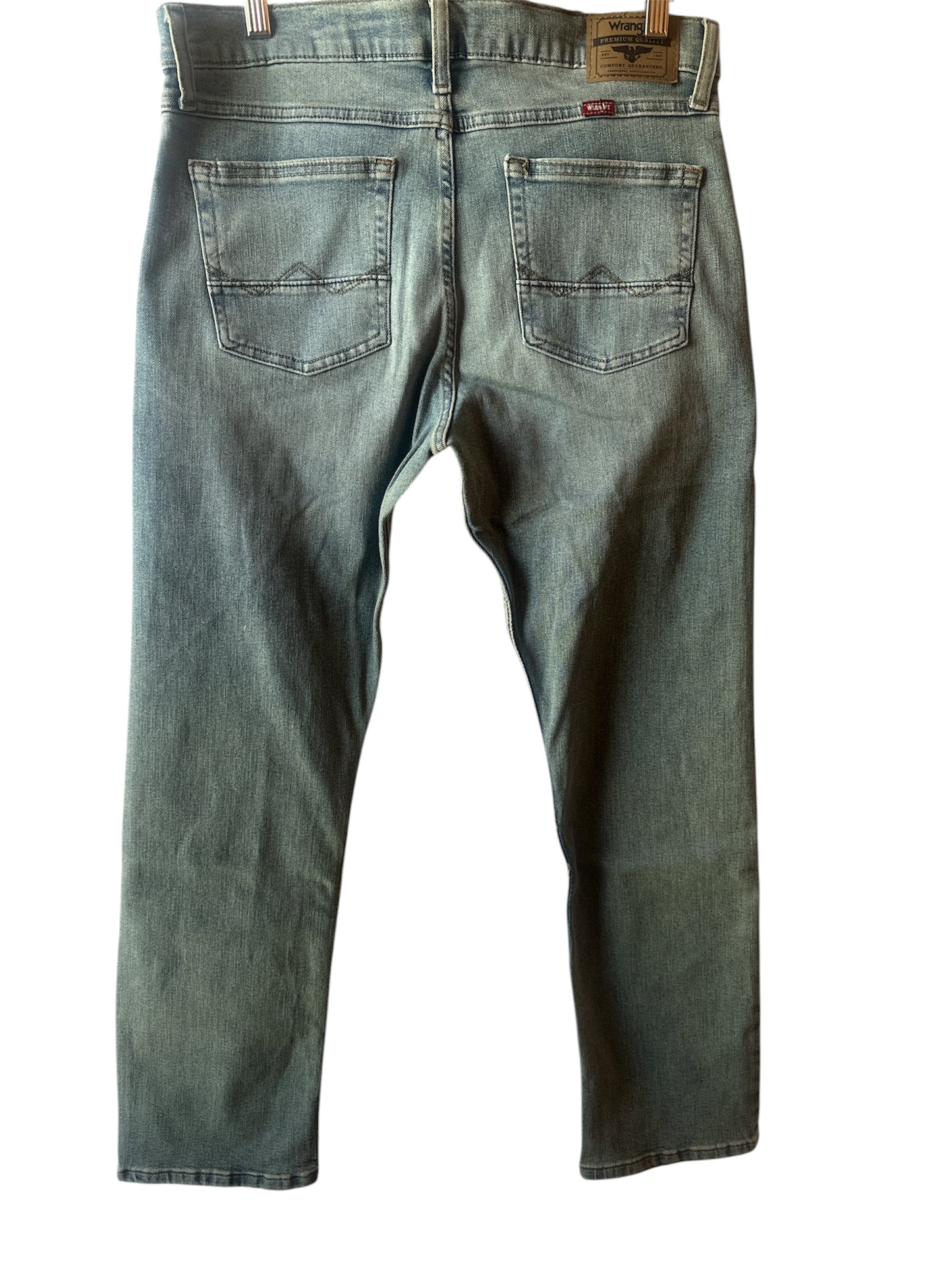 Wrangler Men’s Slim Straight Fit Jeans with Stretch