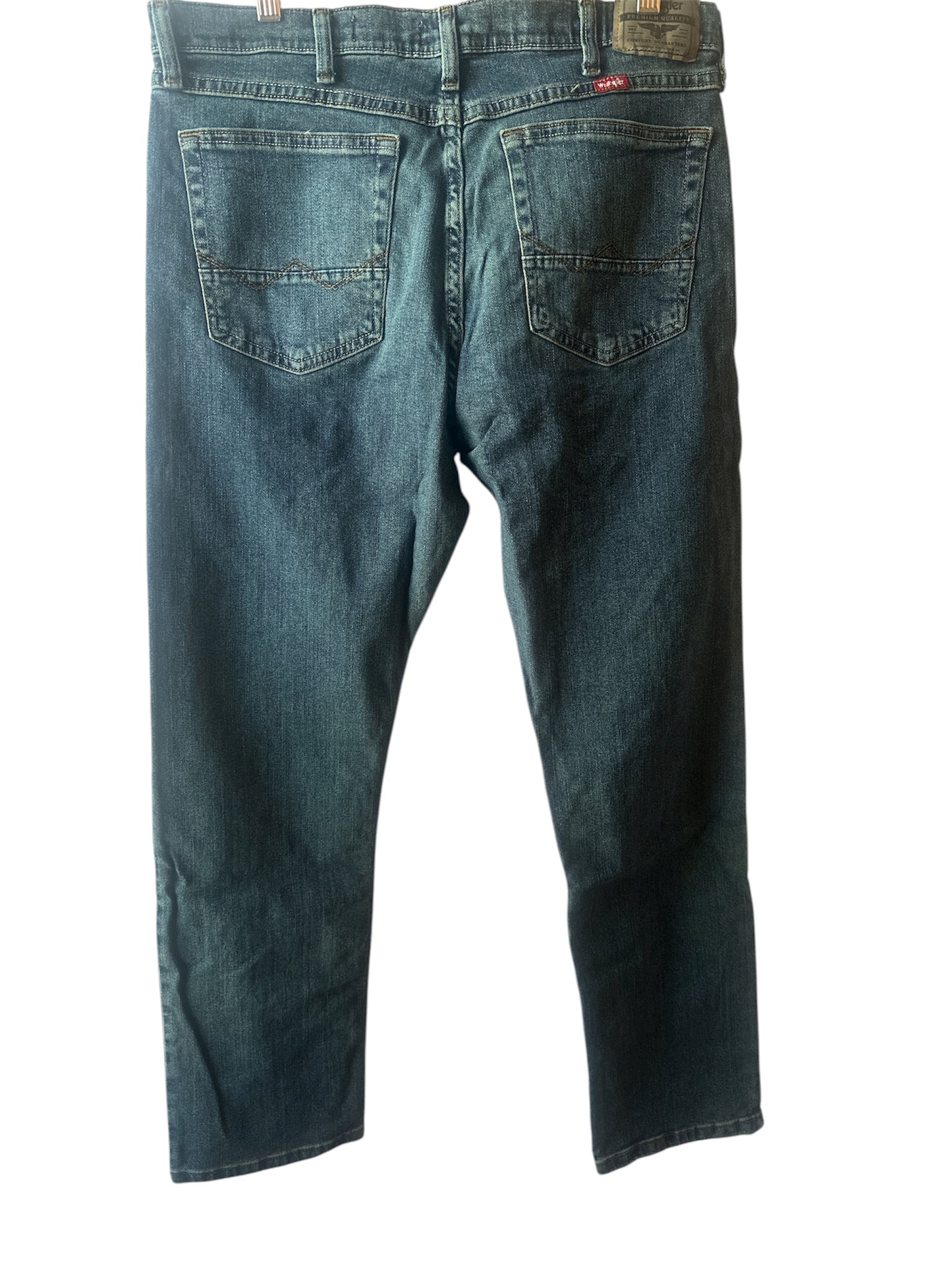 Wrangler Men’s Slim Straight Fit Jeans with Stretch