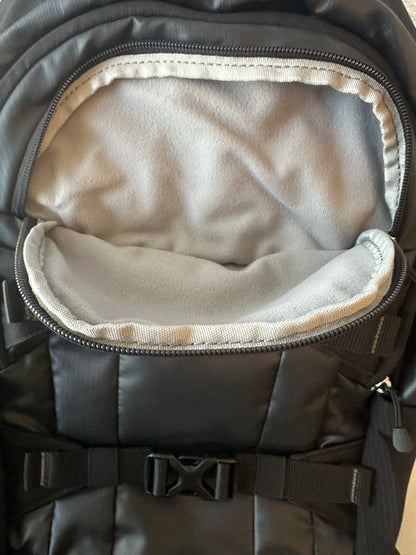 Swiss Tech 20 Liter Compressor Backpack – Black